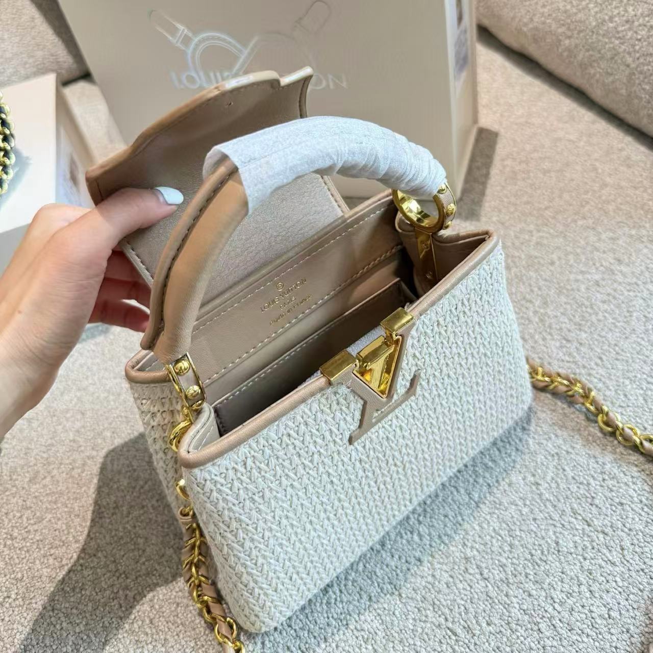 LV Capucinesハンドバッグ【50％割引+送料無料】