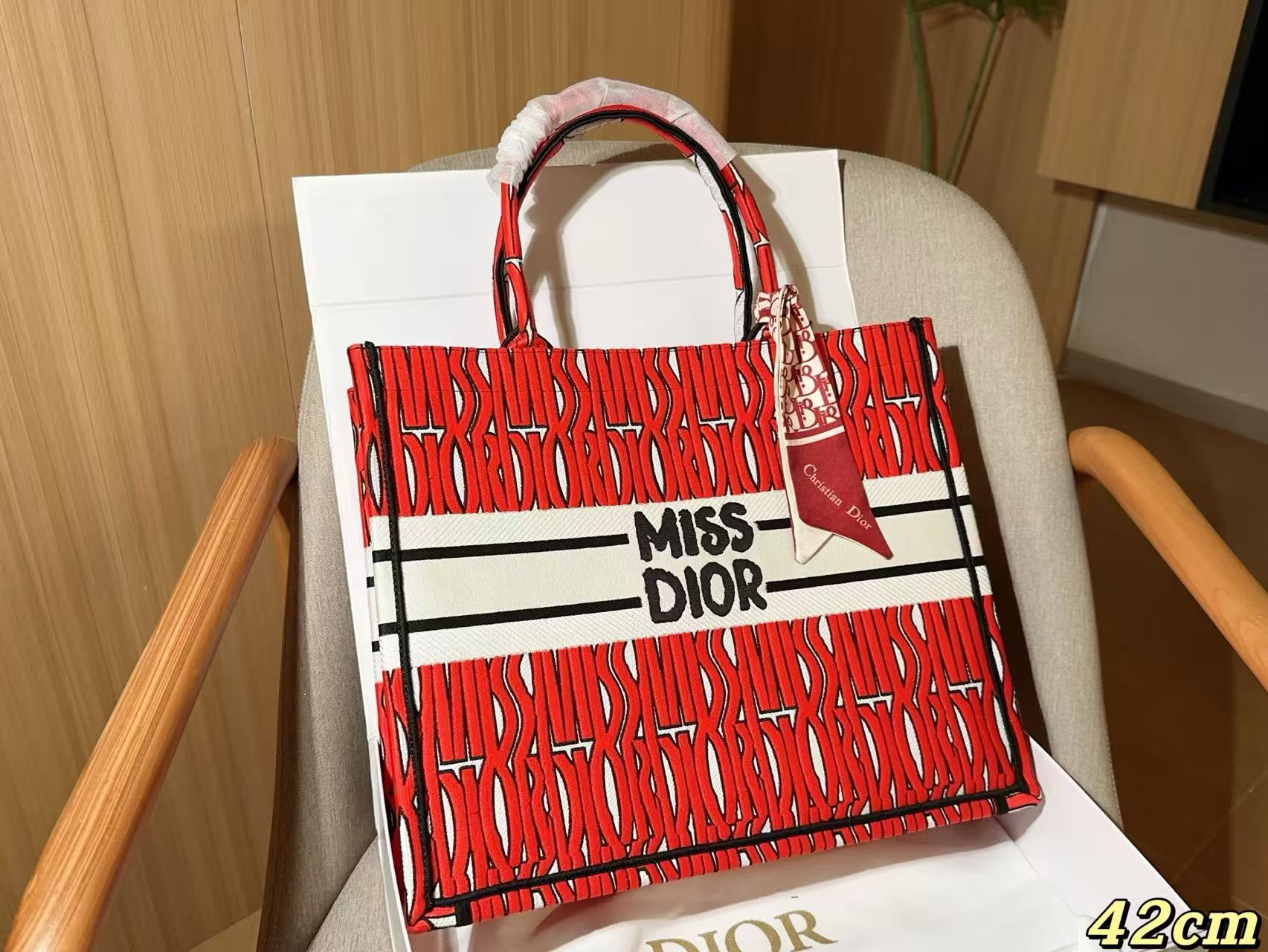 DI0R レッド ショッピングバッグ【50％割引+送料無料】