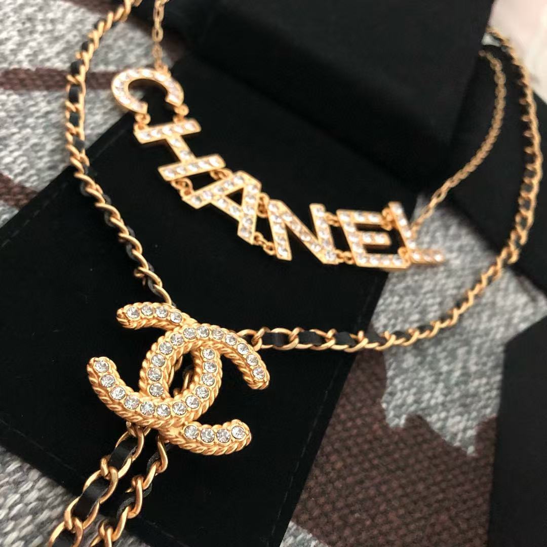 CHANE1 レザーチェーンレターネックレス【50％割引+送料無料】