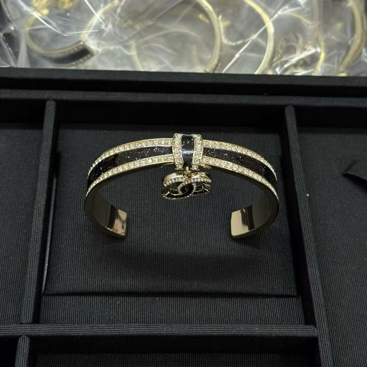 CHANE1 フルダイヤモンド ダブルC オープンブレスレット【50％割引+送料無料】