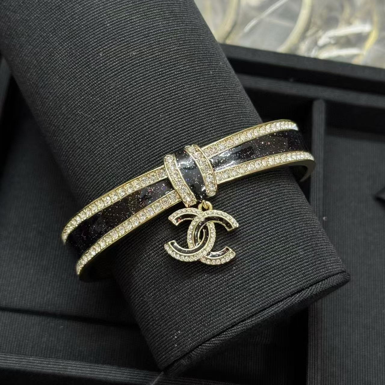 CHANE1 フルダイヤモンド ダブルC オープンブレスレット【50％割引+送料無料】