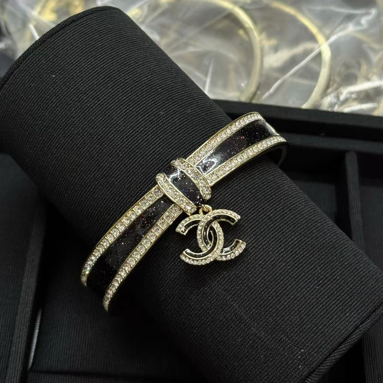 CHANE1 フルダイヤモンド ダブルC オープンブレスレット【50％割引+送料無料】