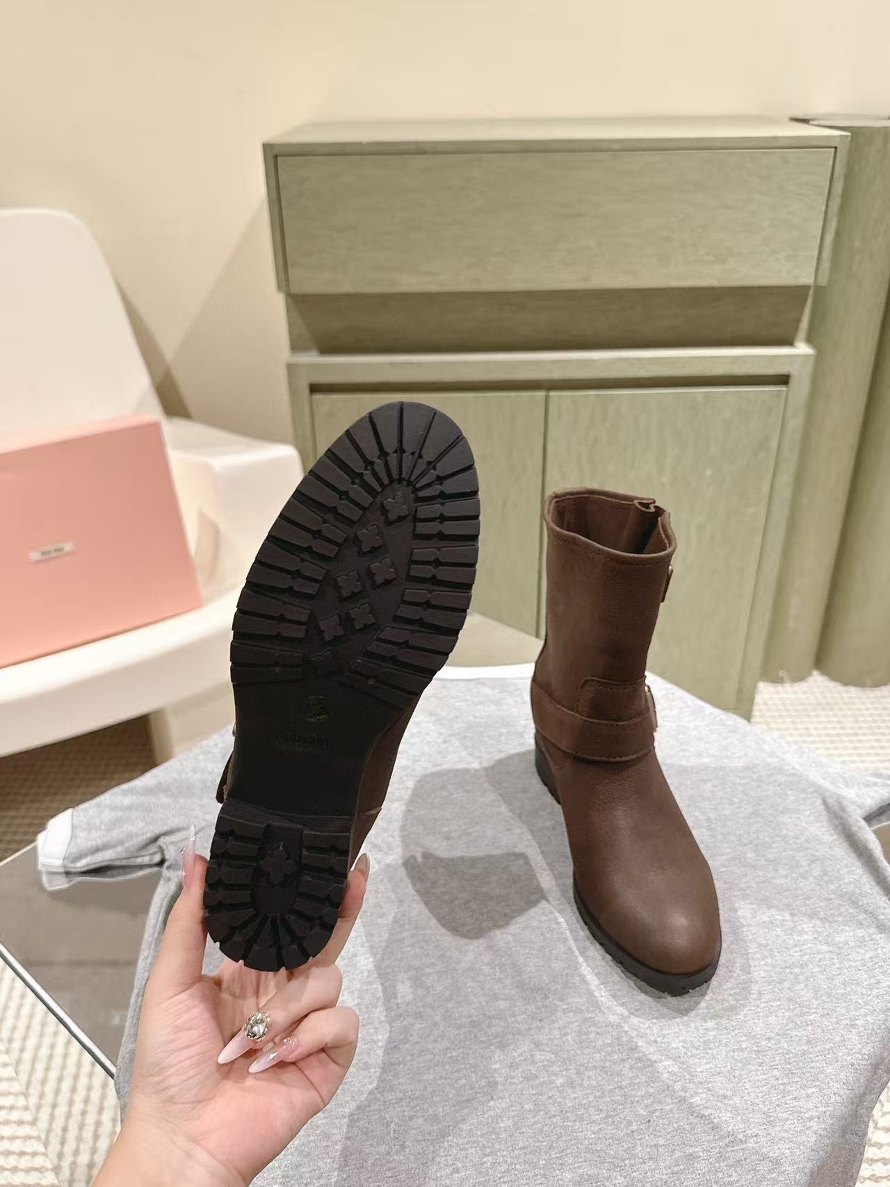 M1UM1U 高品質シンプルショートブーツ【50％割引+送料無料】