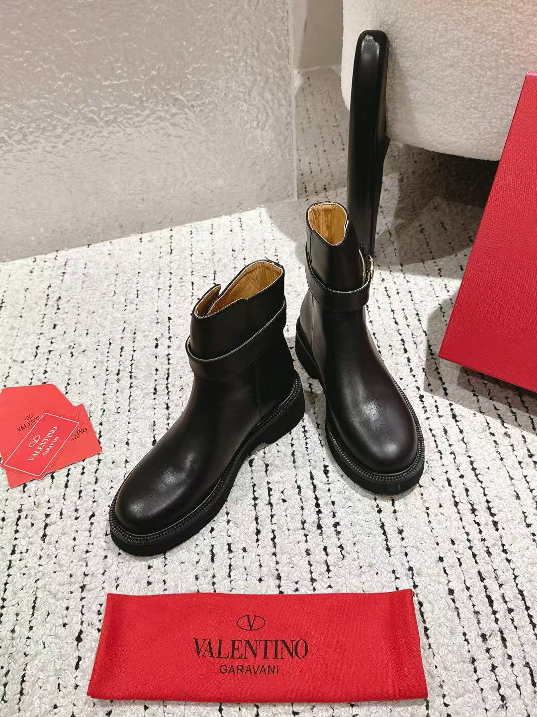 VALENT1NO 高品質サイドメタルVバックルアンクルブーツ【50％割引+送料無料】