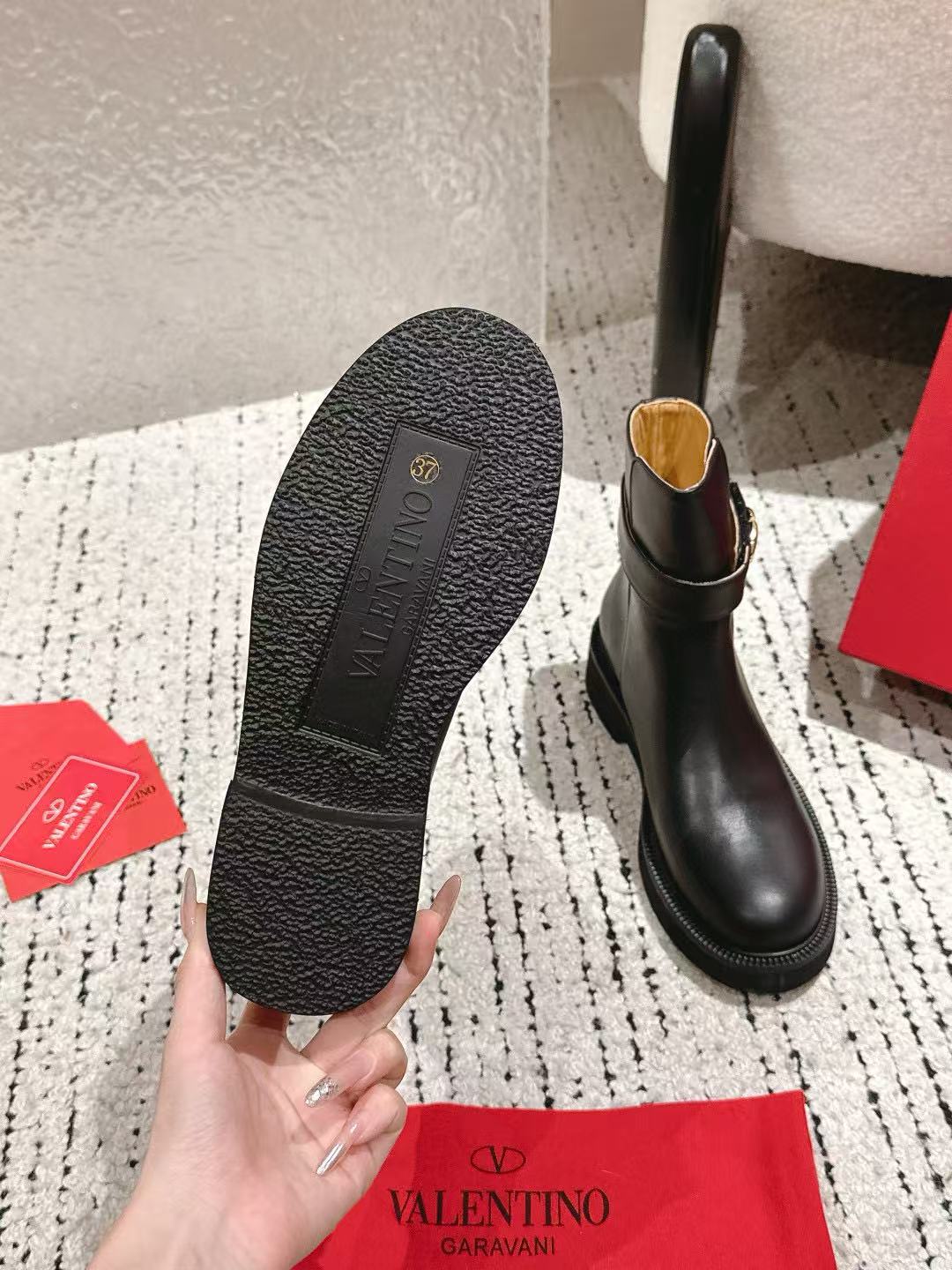 VALENT1NO 高品質サイドメタルVバックルアンクルブーツ【50％割引+送料無料】