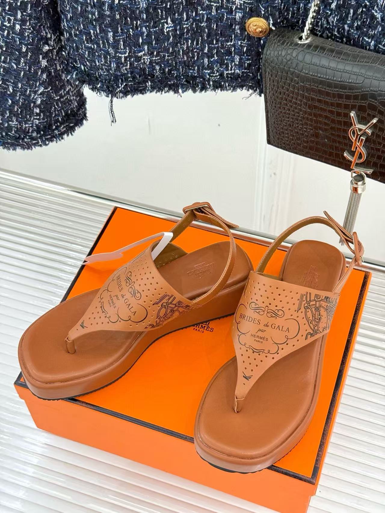 HERME5高品質プラットフォームサンダル【50％割引+送料無料】