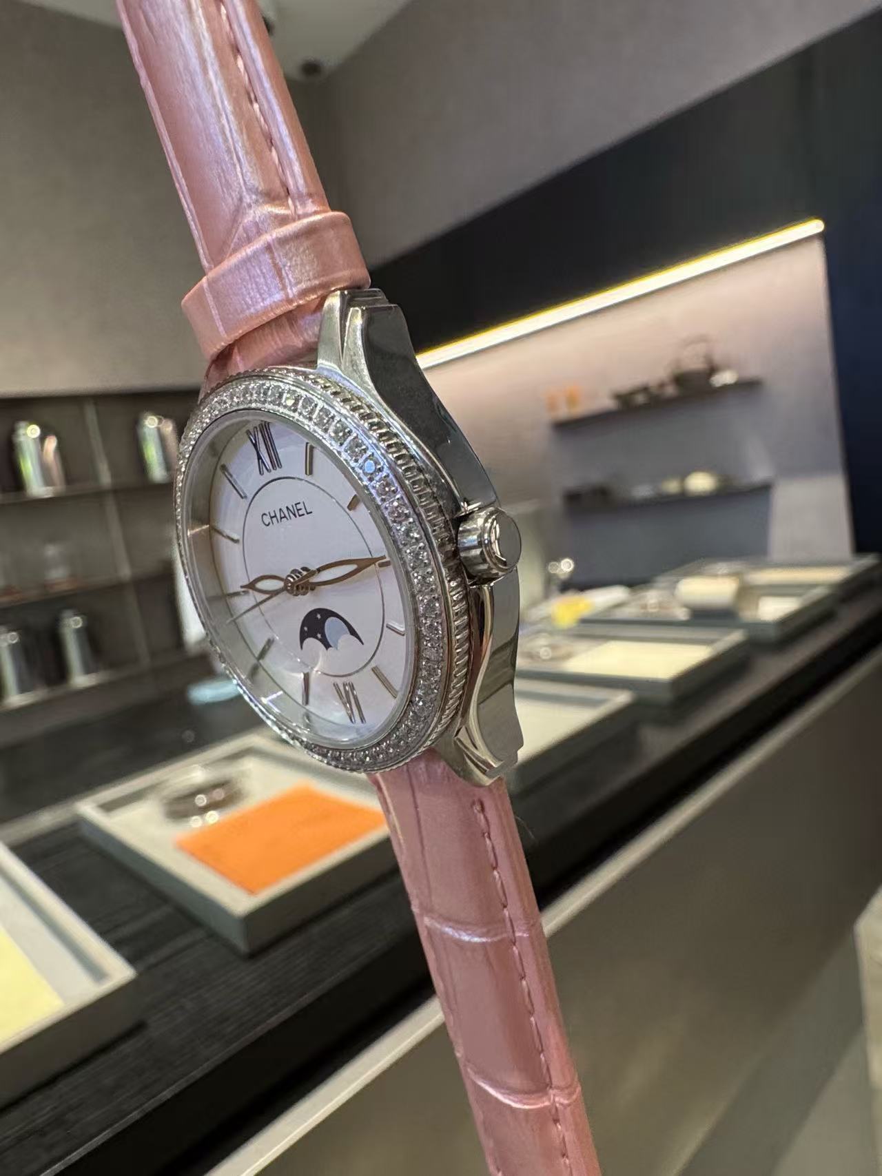 CHANE1 レザー＆ダイヤモンド レディースウォッチ【50％割引+送料無料】