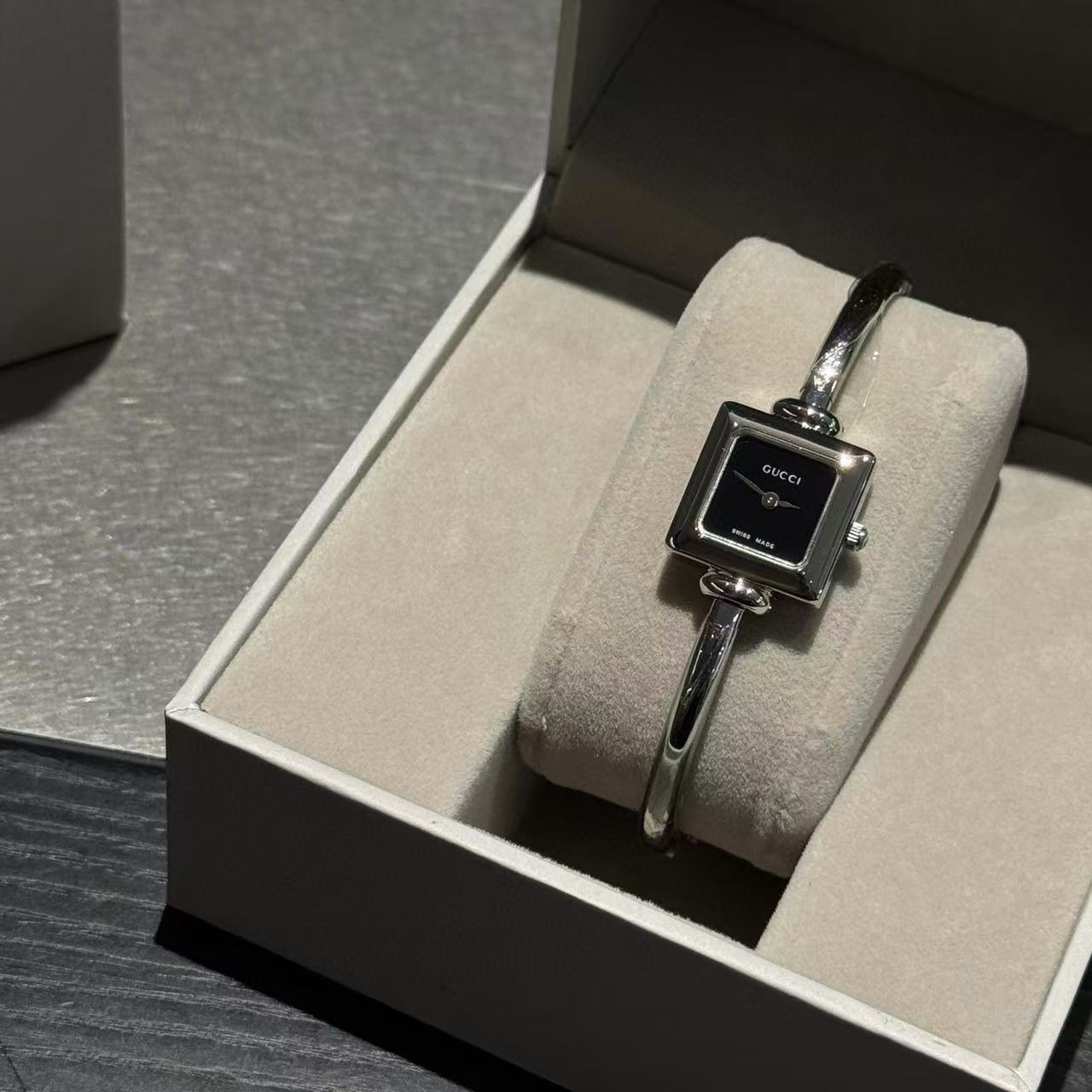 GUCC1 マザーオブパール スクエアディスクブレスレットウォッチ【50％割引+送料無料】