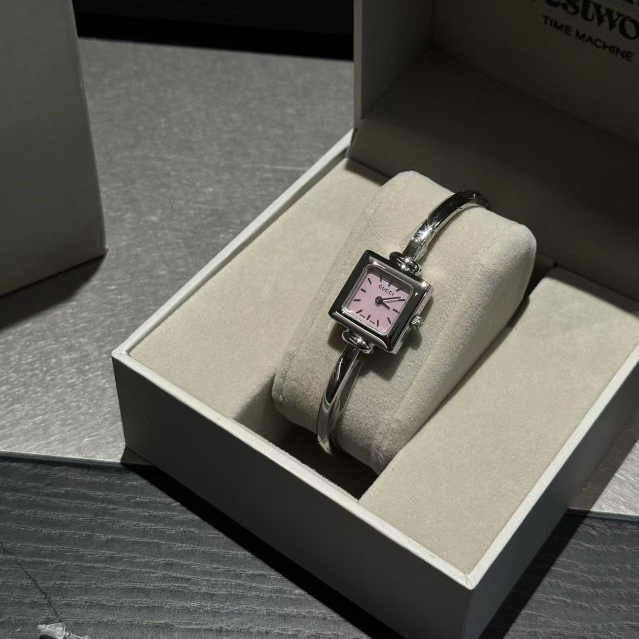 GUCC1 マザーオブパール スクエアディスクブレスレットウォッチ【50％割引+送料無料】