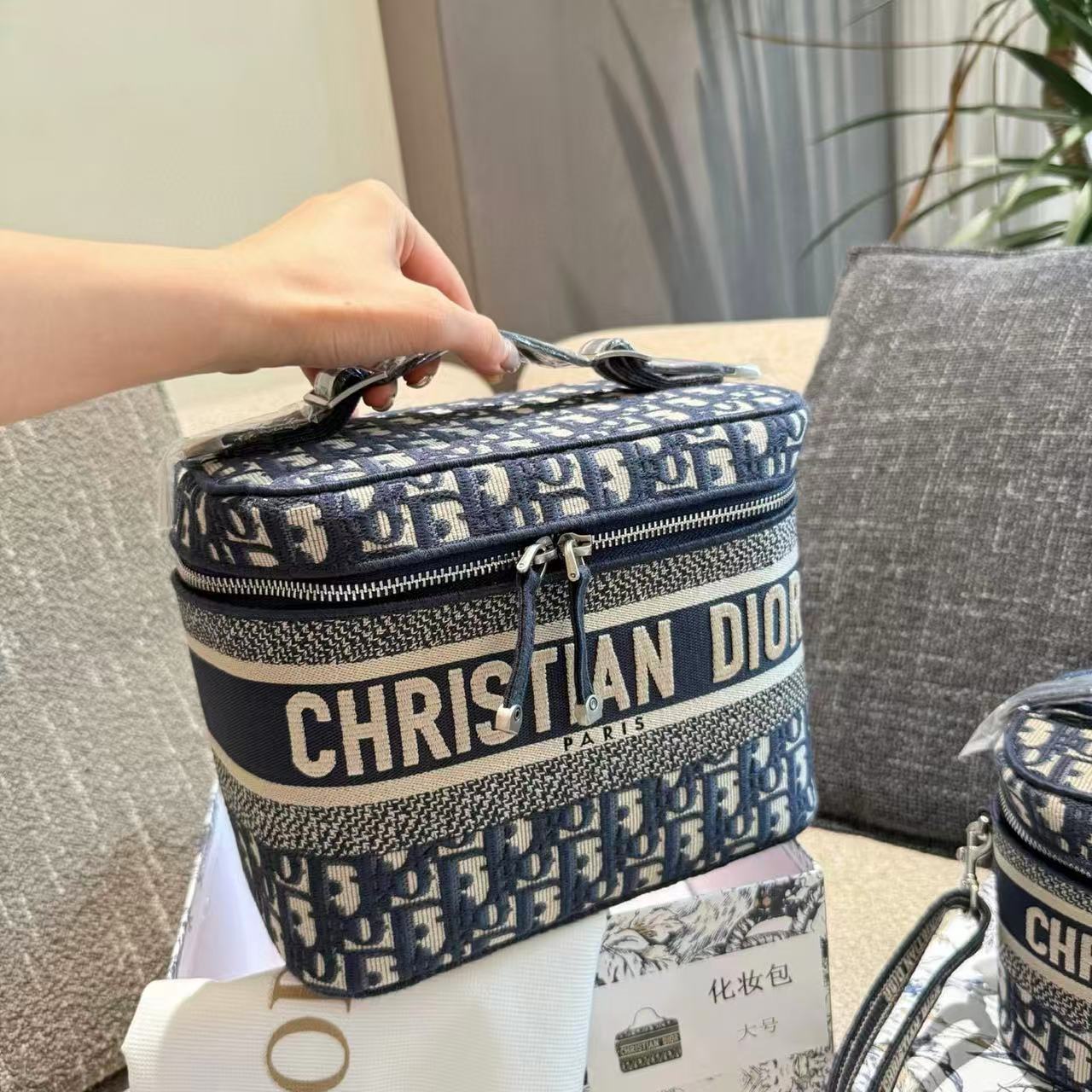 DI0R 高品質老眼用化粧品バッグ【50％割引+送料無料】