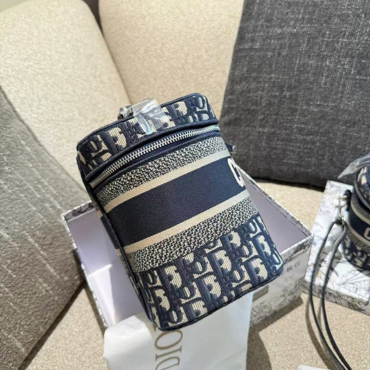 DI0R 高品質老眼用化粧品バッグ【50％割引+送料無料】