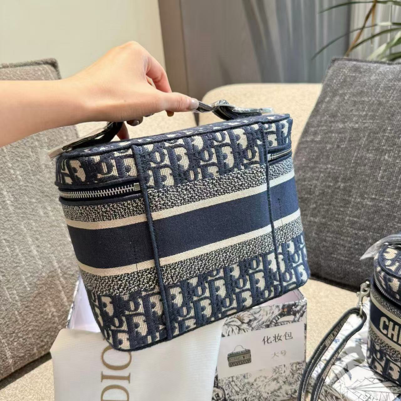 DI0R 高品質老眼用化粧品バッグ【50％割引+送料無料】