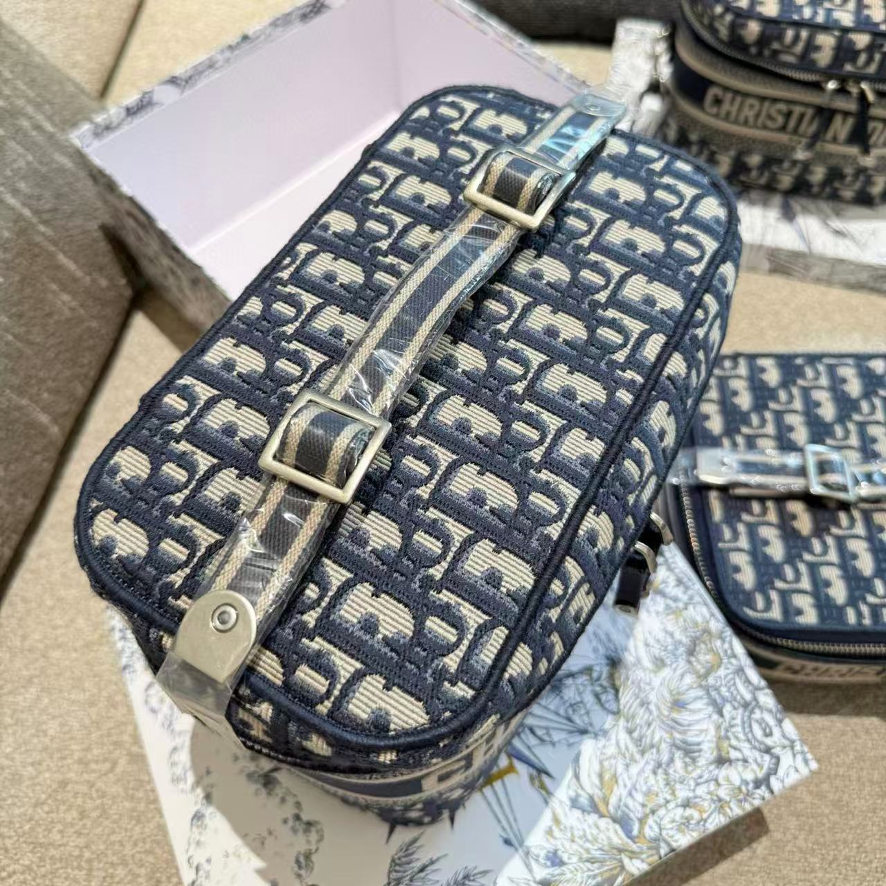 DI0R 高品質老眼用化粧品バッグ【50％割引+送料無料】