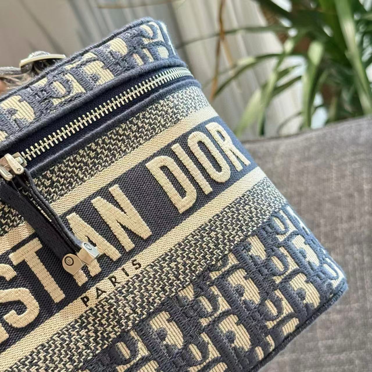 DI0R 高品質老眼用化粧品バッグ【50％割引+送料無料】