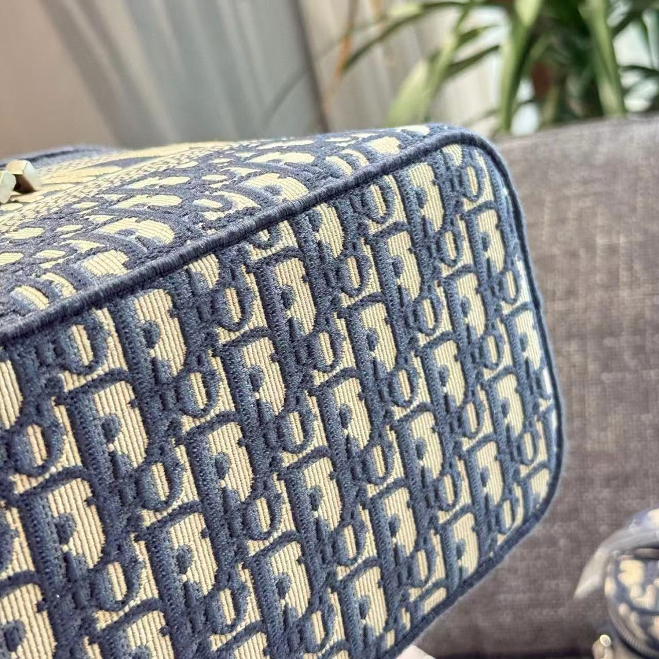 DI0R 高品質老眼用化粧品バッグ【50％割引+送料無料】