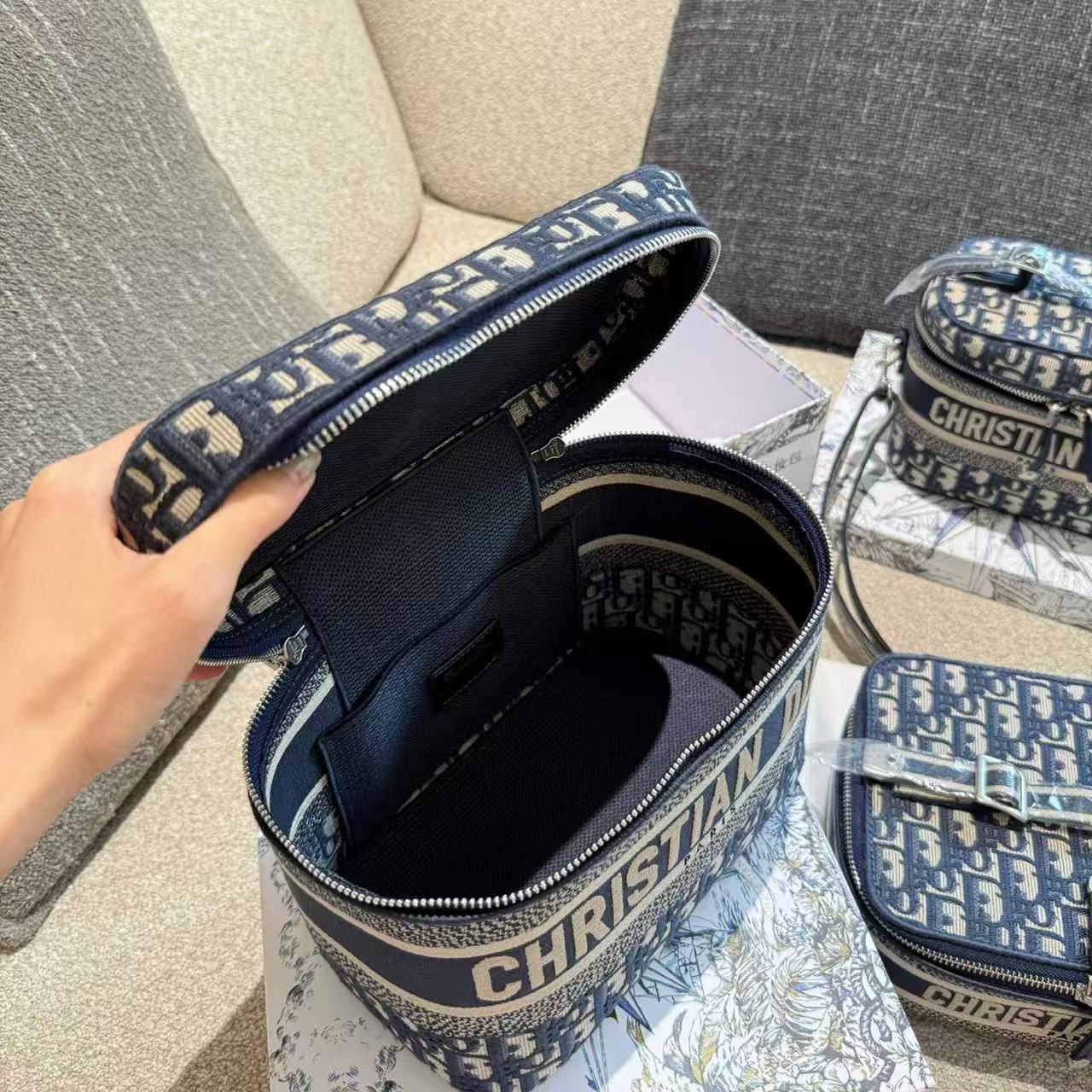 DI0R 高品質老眼用化粧品バッグ【50％割引+送料無料】