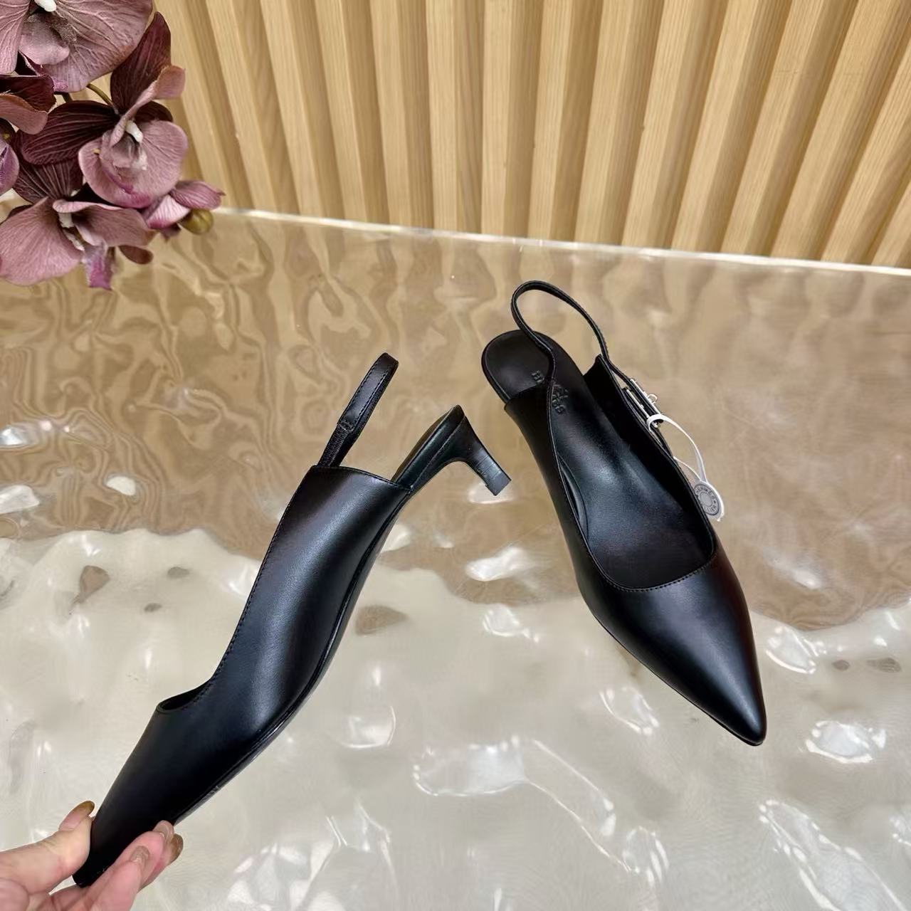 HERME5 高品質クラシックケリーバックルローヒール【50％割引+送料無料】