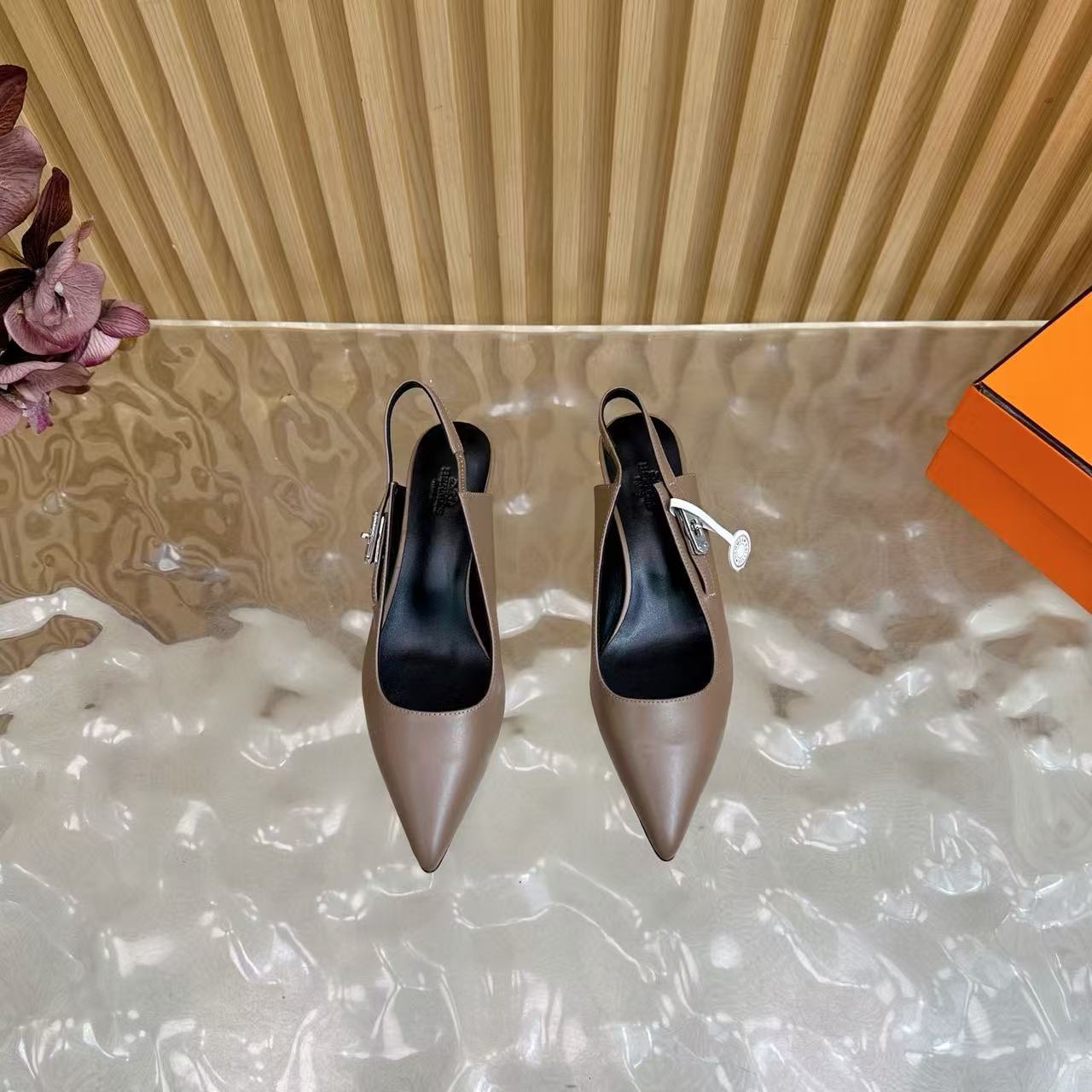 HERME5 高品質クラシックケリーバックルローヒール【50％割引+送料無料】