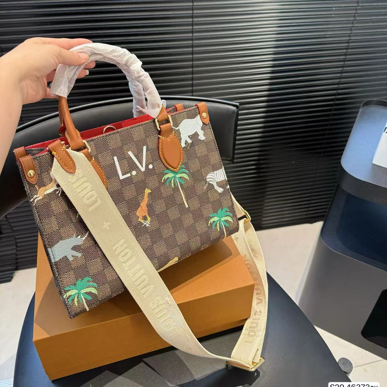 LVアニマルトートバッグ【50％割引+送料無料】