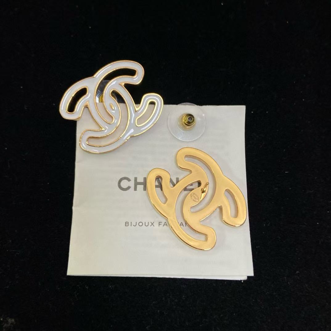 CHANE1 ホワイト ホロー ダブルC イヤリング【50％割引+送料無料】
