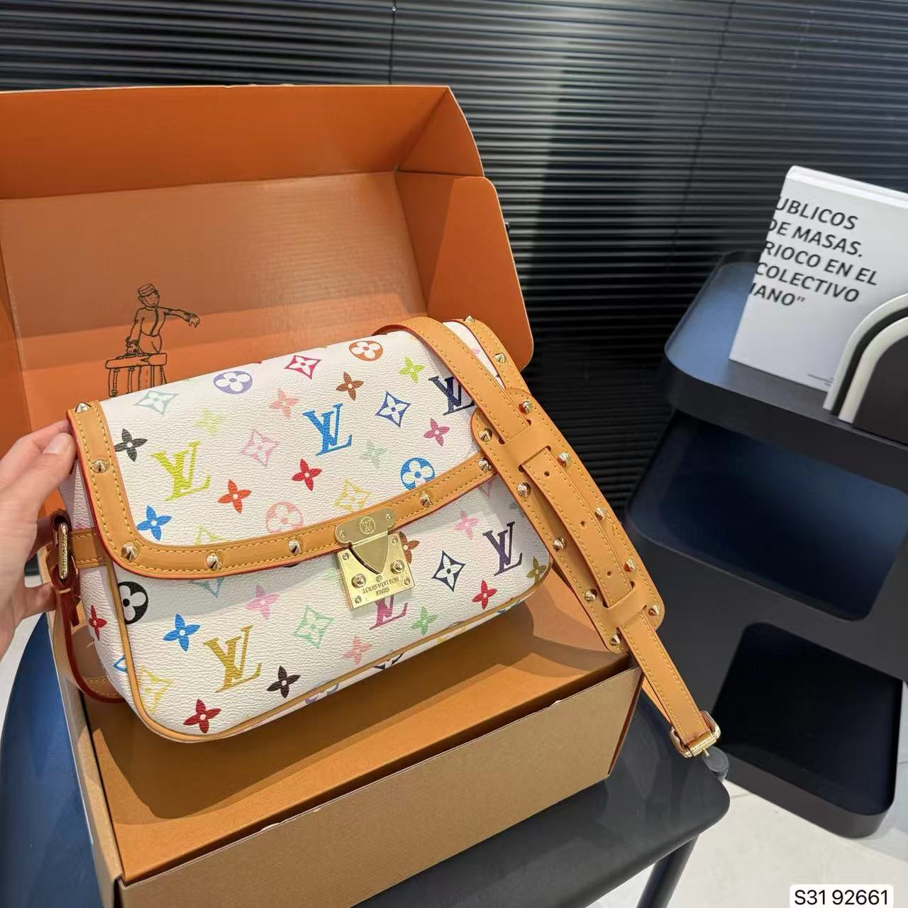 LVプリントのアンダーアームバッグ【50％割引+送料無料】