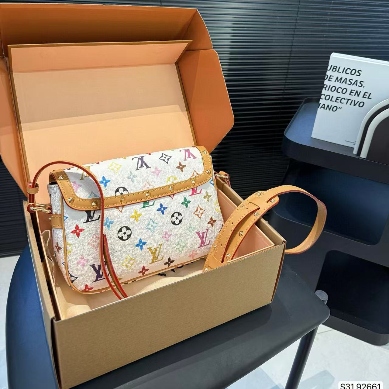 LVプリントのアンダーアームバッグ【50％割引+送料無料】