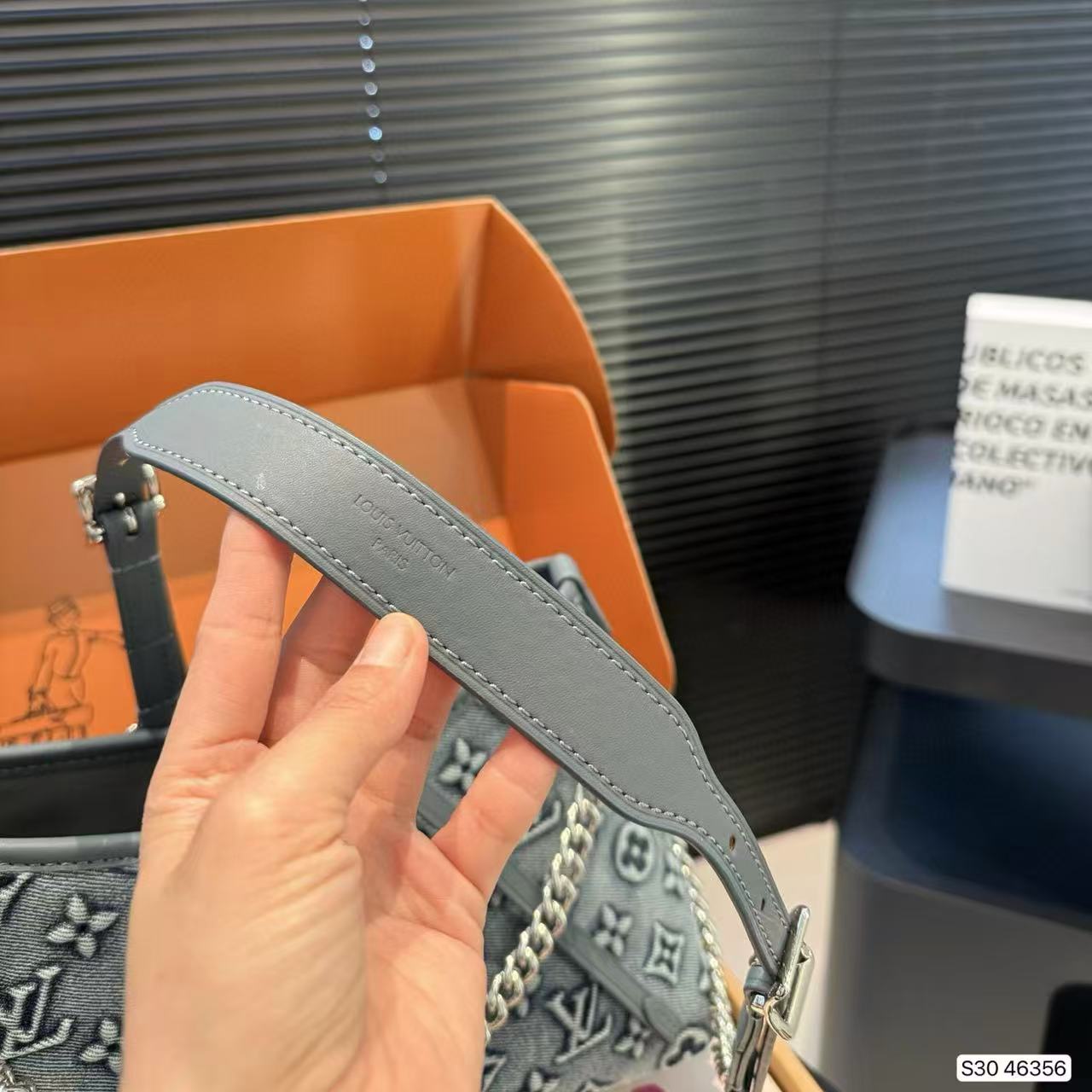 LV carryall刺繍入り脇下バッグ【50％割引+送料無料】