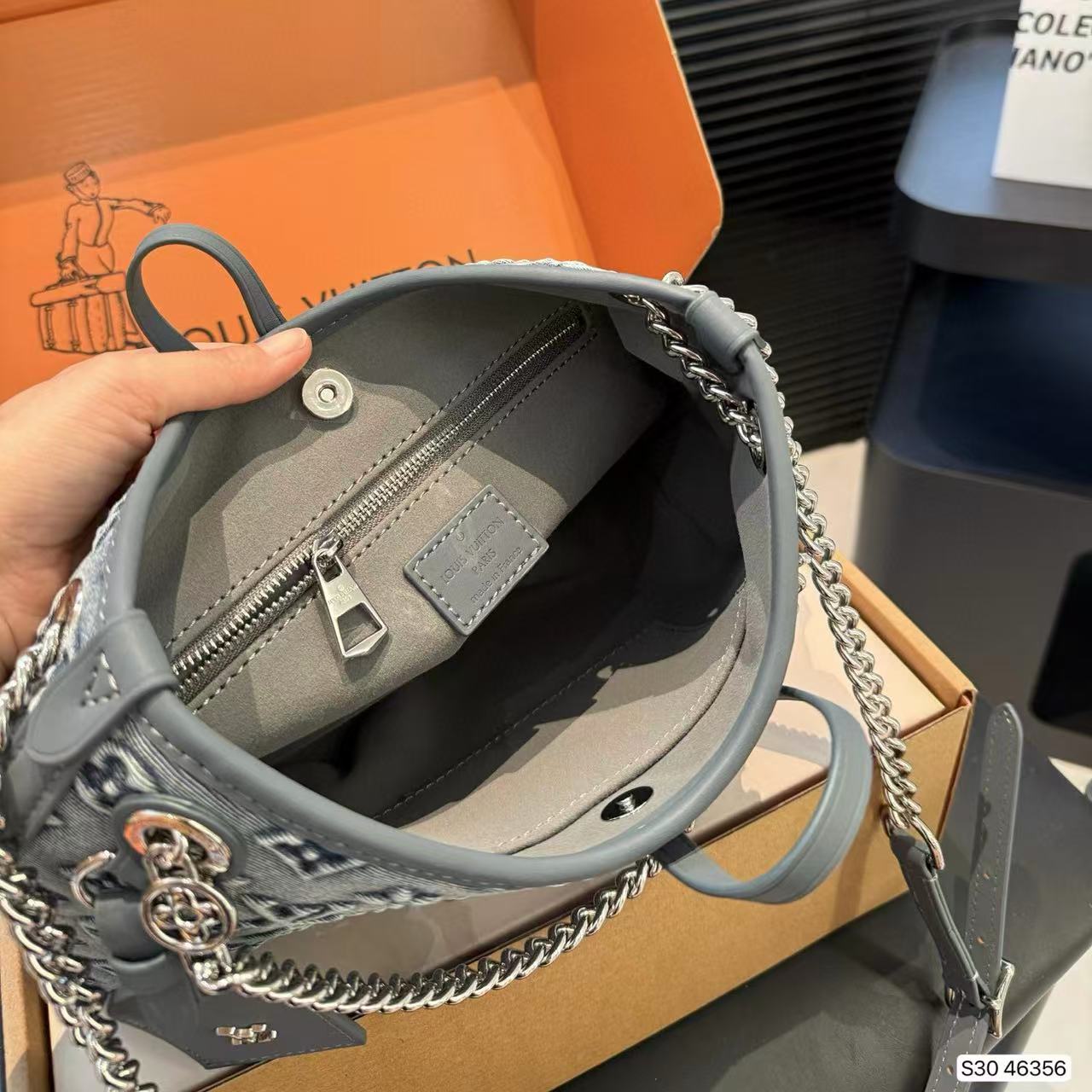 LV carryall刺繍入り脇下バッグ【50％割引+送料無料】