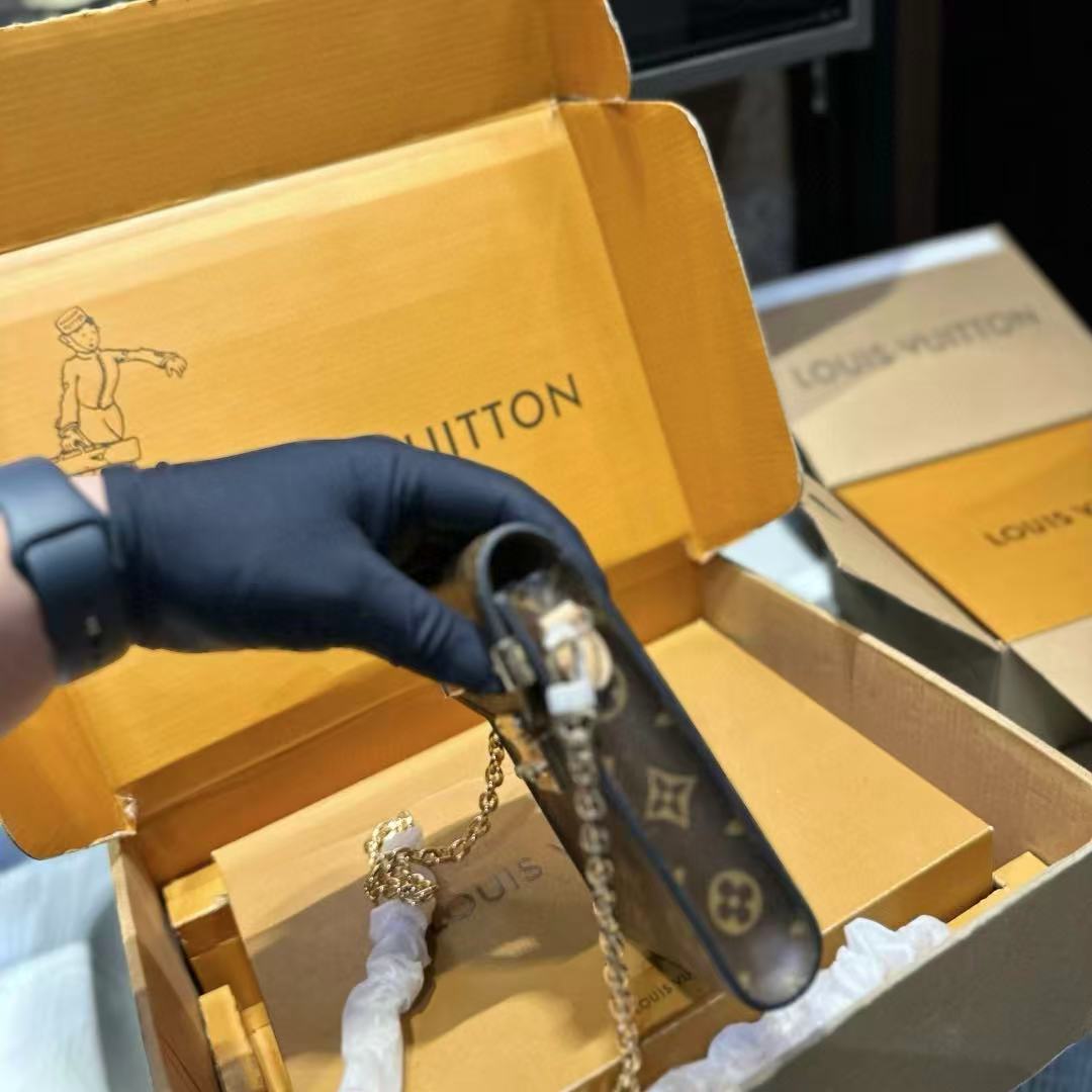 LVモノグラムの携帯電話バッグ【50％割引+送料無料】