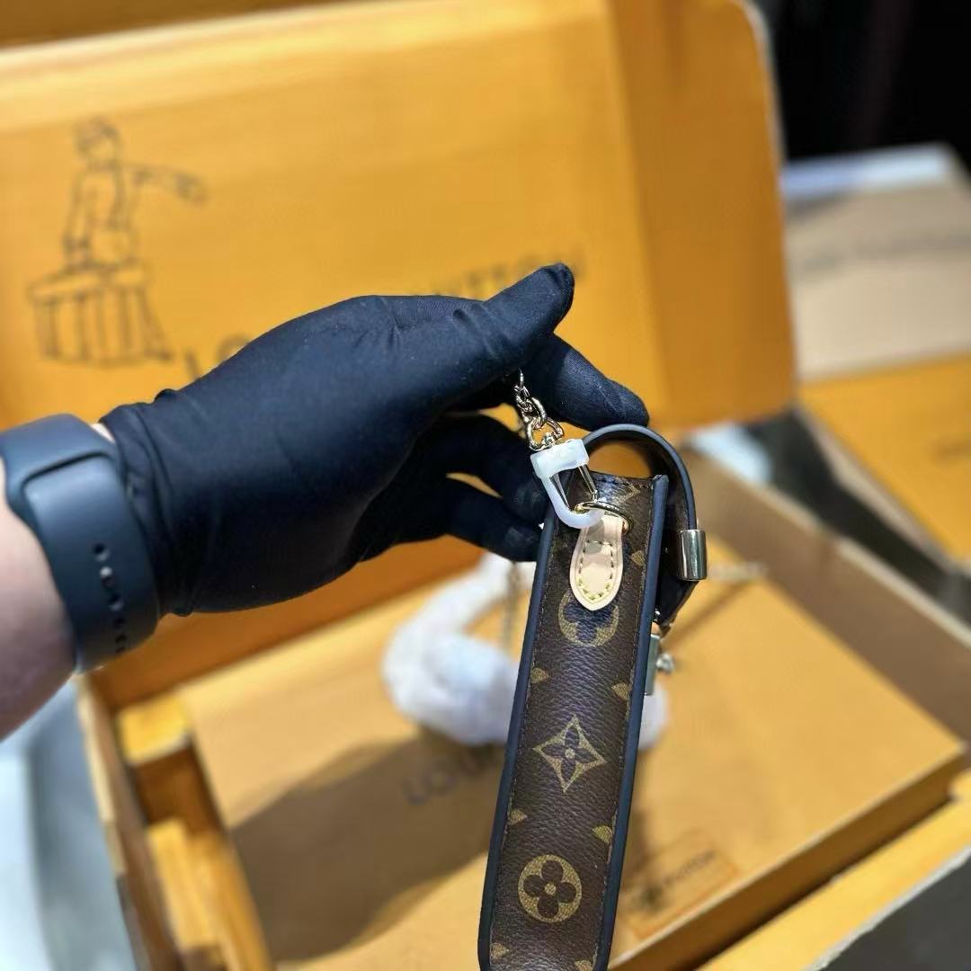 LVモノグラムの携帯電話バッグ【50％割引+送料無料】