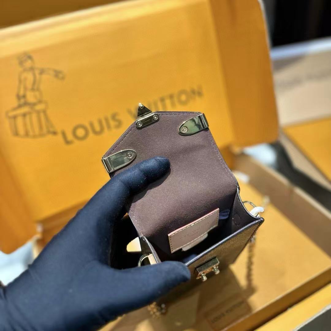 LVモノグラムの携帯電話バッグ【50％割引+送料無料】