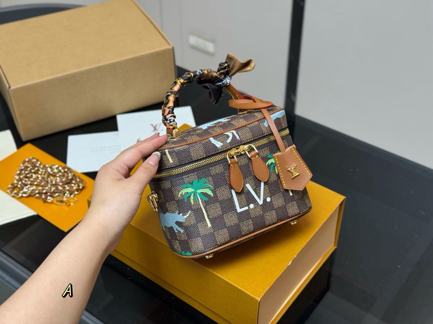 LV nice vanity化粧ポーチ【50％割引+送料無料】