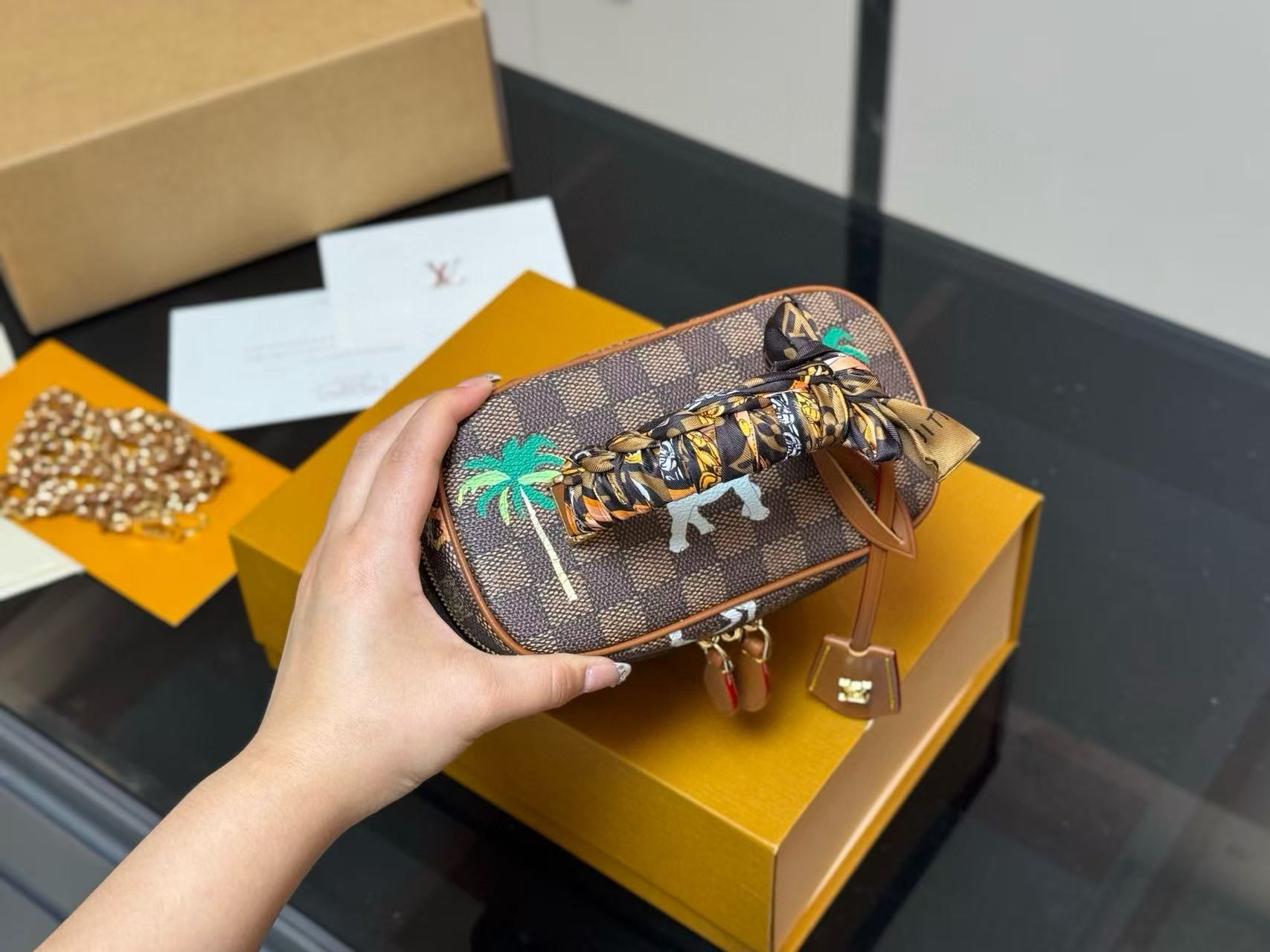 LV nice vanity化粧ポーチ【50％割引+送料無料】