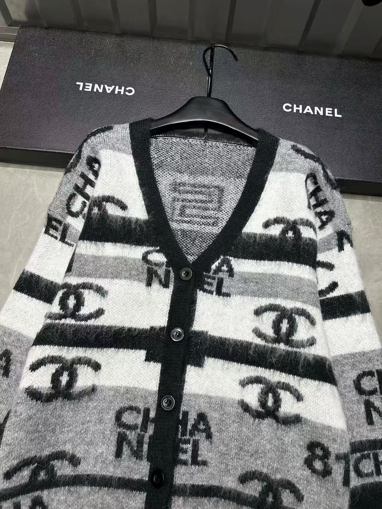 CHANE1 Vネックモヘアカーディガン【50％割引+送料無料】