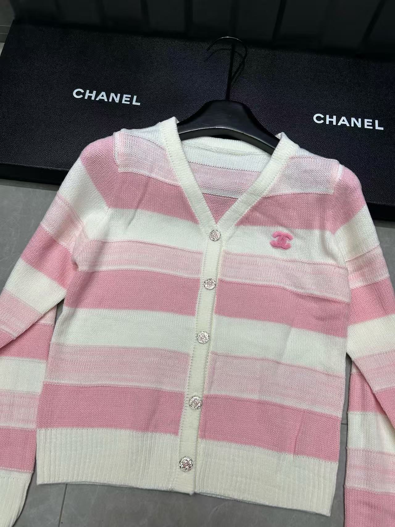 CHANE1 ストライプVネックウールカーディガン【50％割引+送料無料】