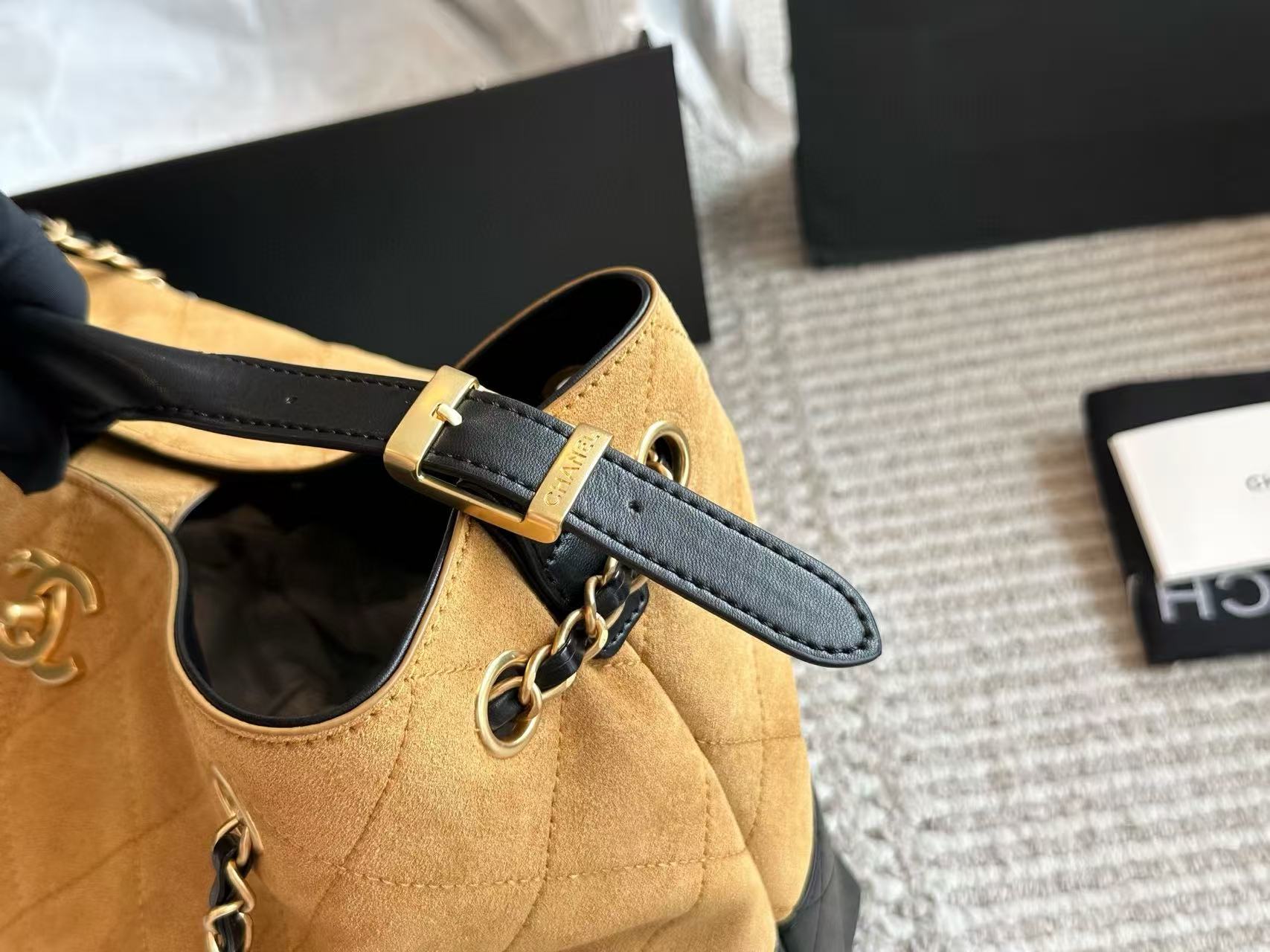 CHANE1チェーン付き鹿革ハンドバッグ【50％割引+送料無料】