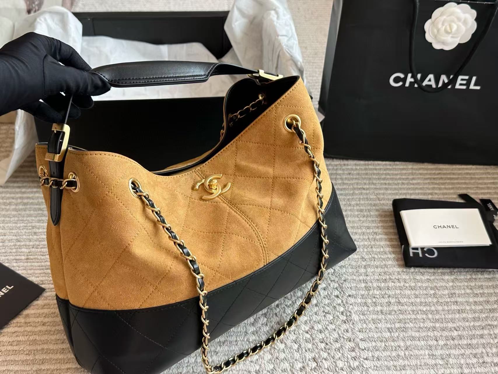 CHANE1チェーン付き鹿革ハンドバッグ【50％割引+送料無料】