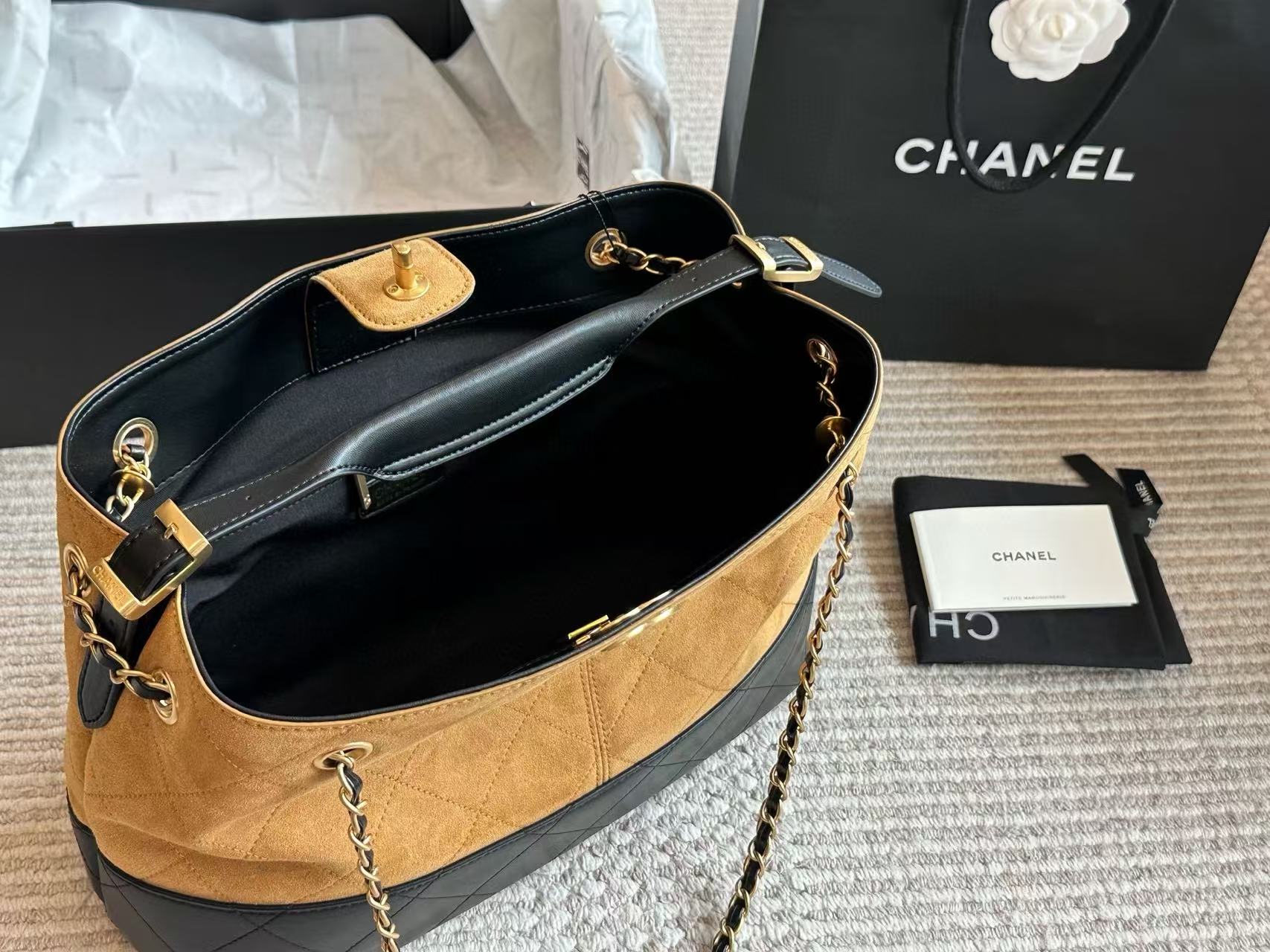 CHANE1チェーン付き鹿革ハンドバッグ【50％割引+送料無料】