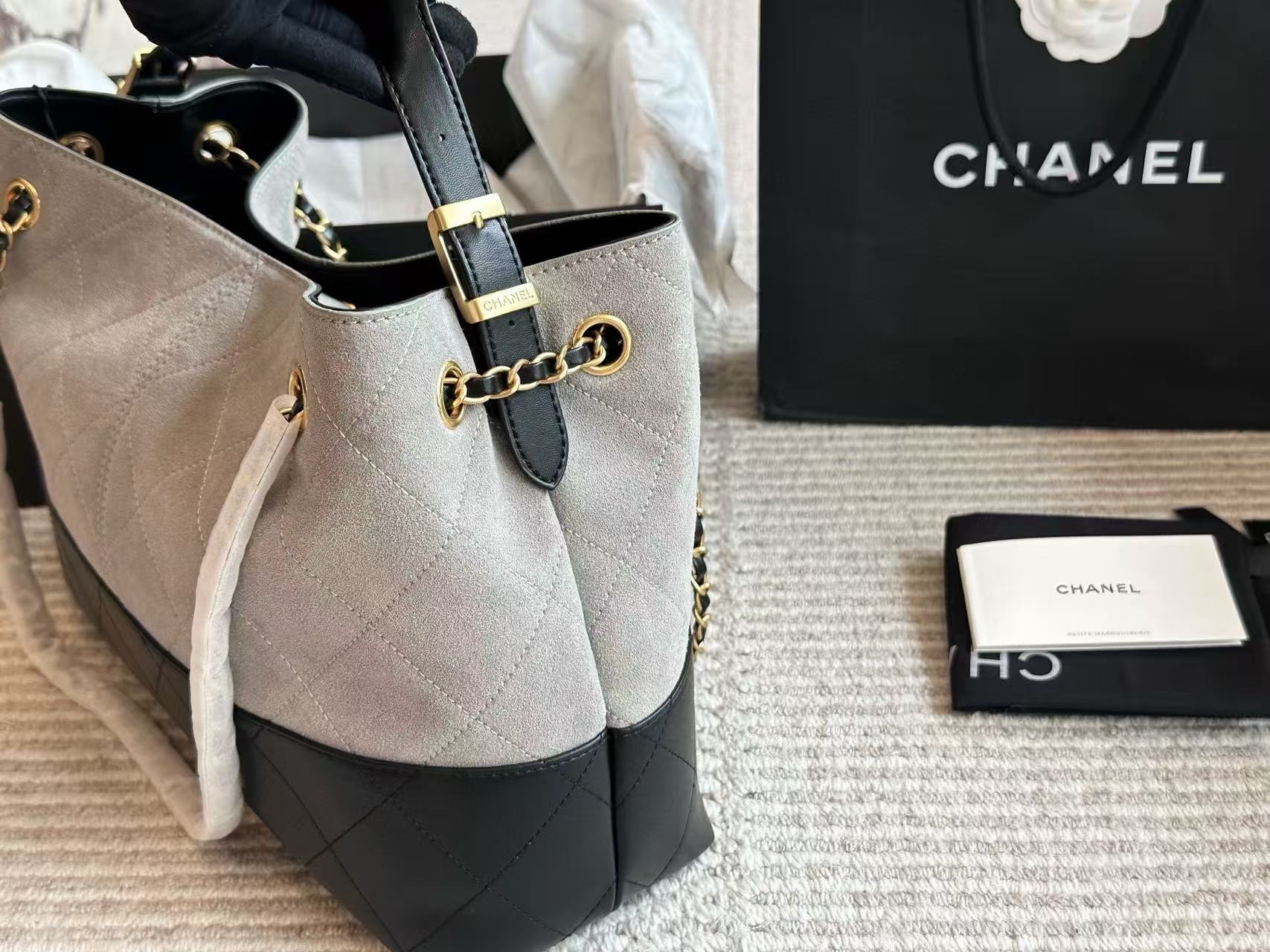 CHANE1チェーン付き鹿革ハンドバッグ【50％割引+送料無料】