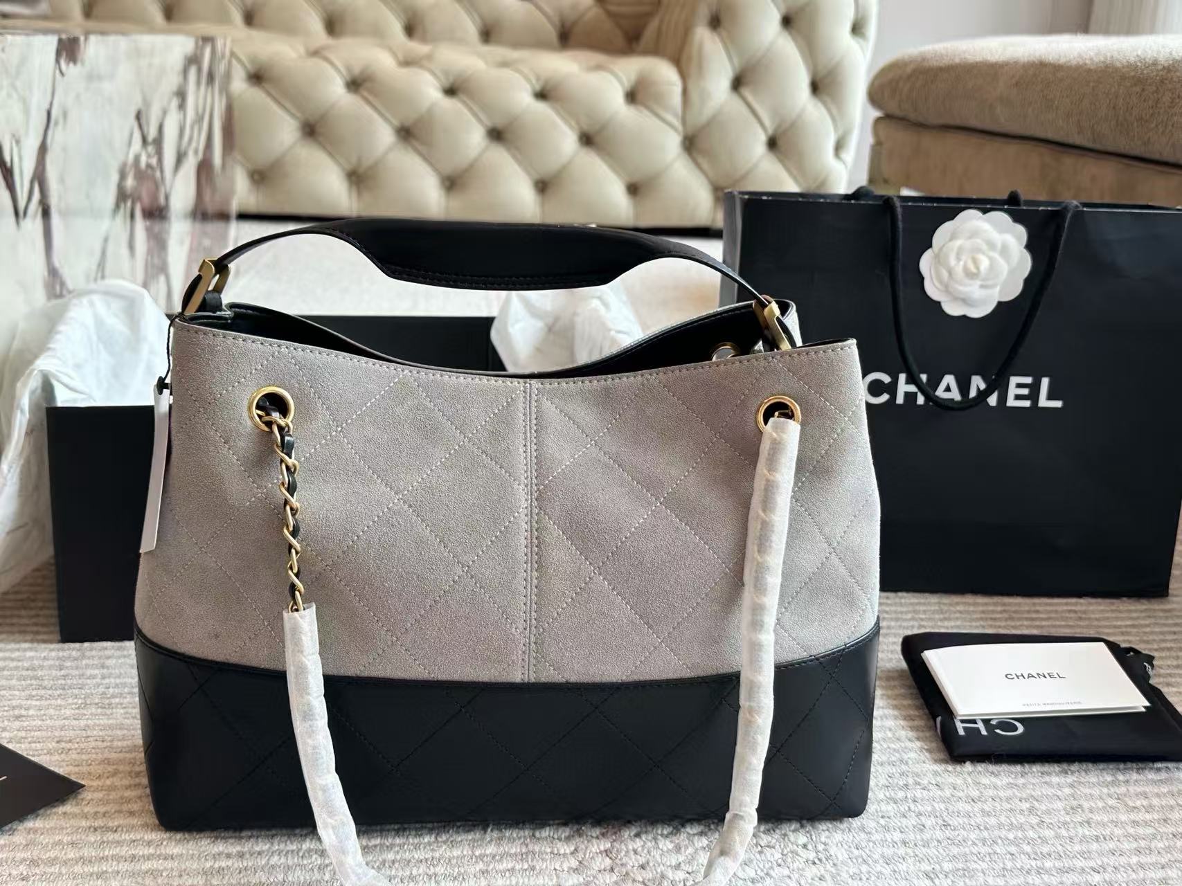 CHANE1チェーン付き鹿革ハンドバッグ【50％割引+送料無料】