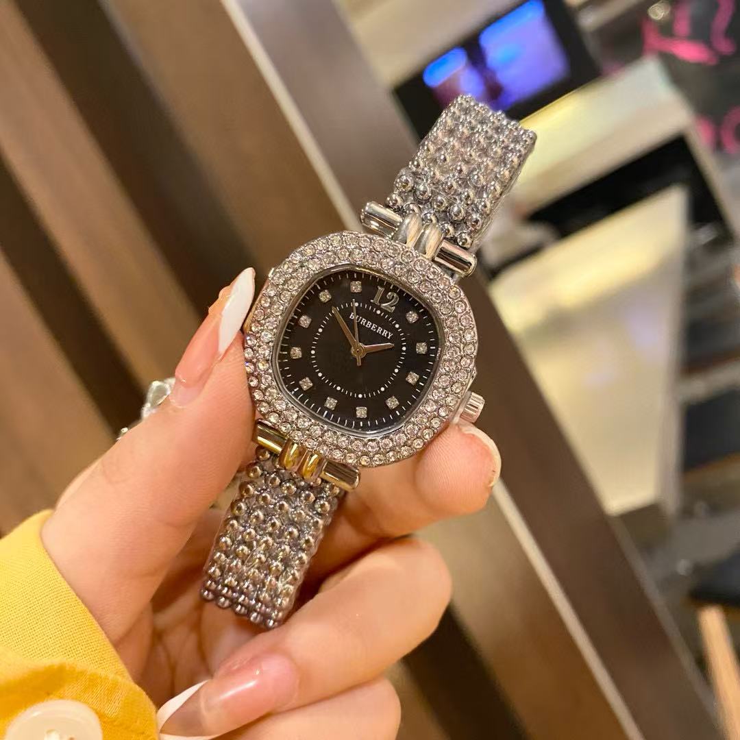 BUR8ERRY ダイヤモンドスタッズ スチールストラップ レディースウォッチ【 50％割引+送料無料】