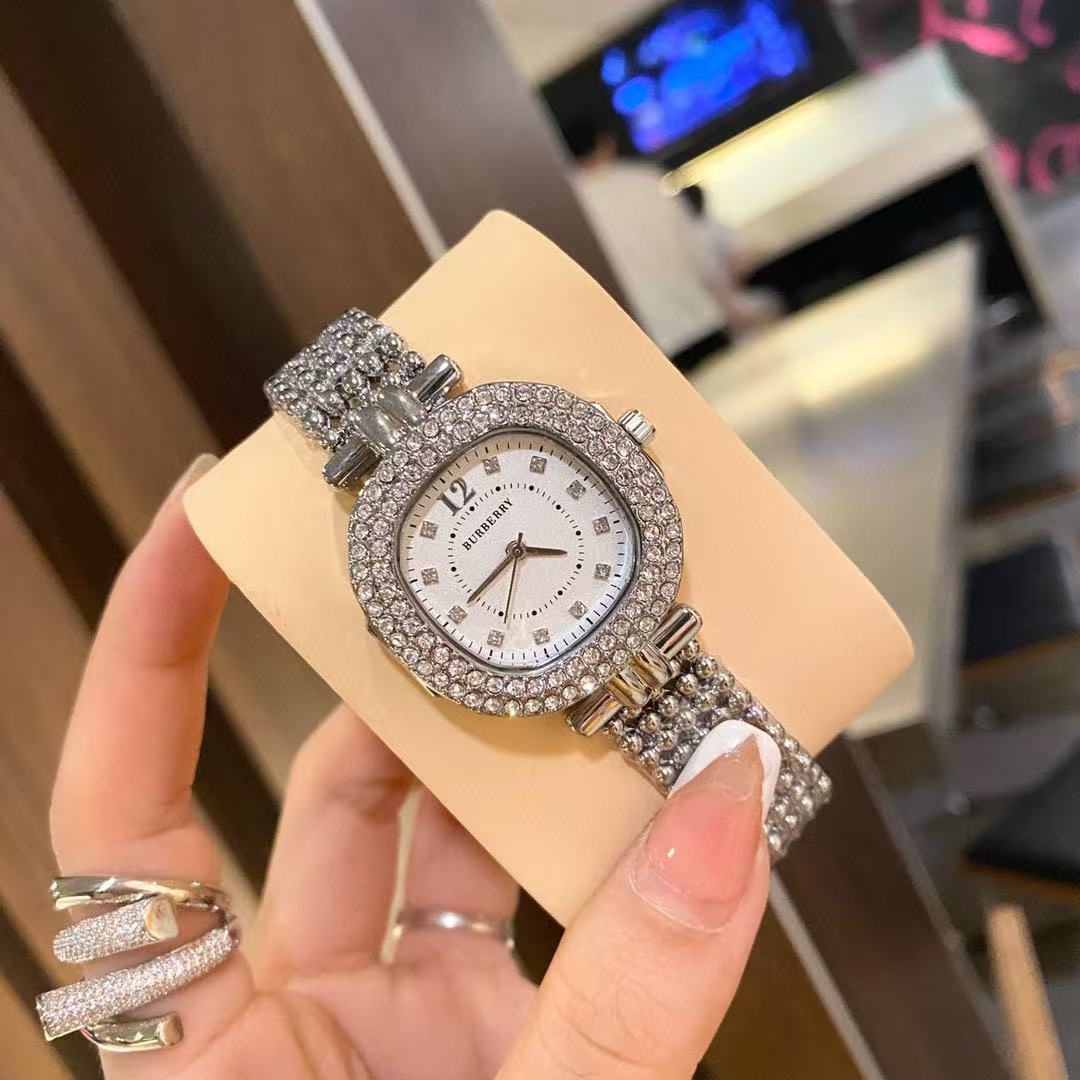 BUR8ERRY ダイヤモンドスタッズ スチールストラップ レディースウォッチ【 50％割引+送料無料】