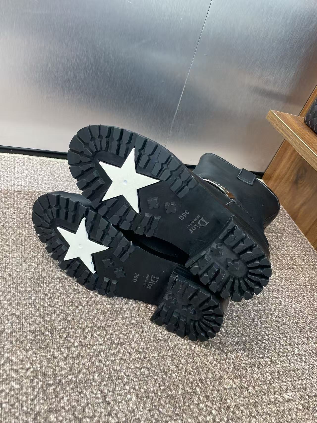 DI0R 高品質レザー CD ロゴ アンクルブーツ【50％割引+送料無料】