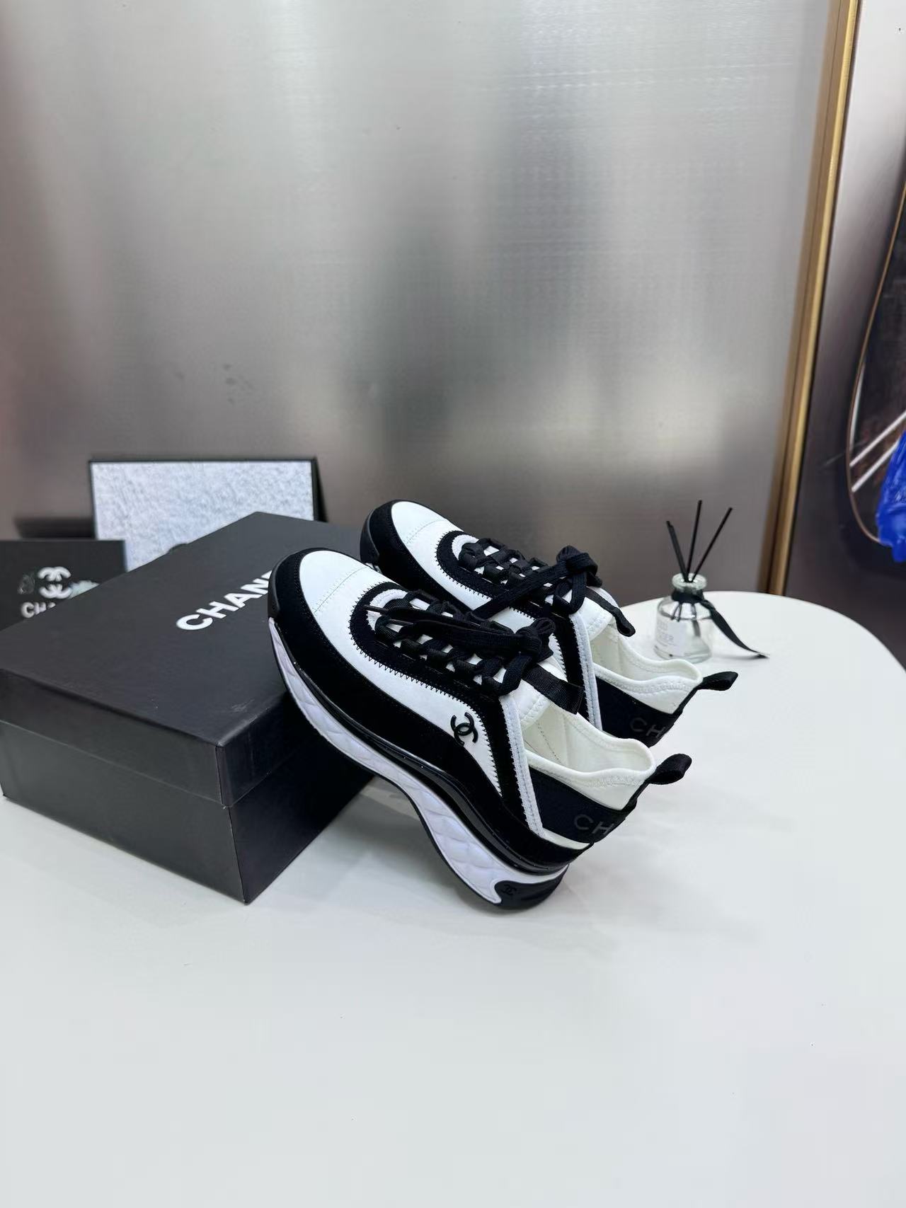 CHANE1 レースアップスニーカー【50％割引+送料無料】