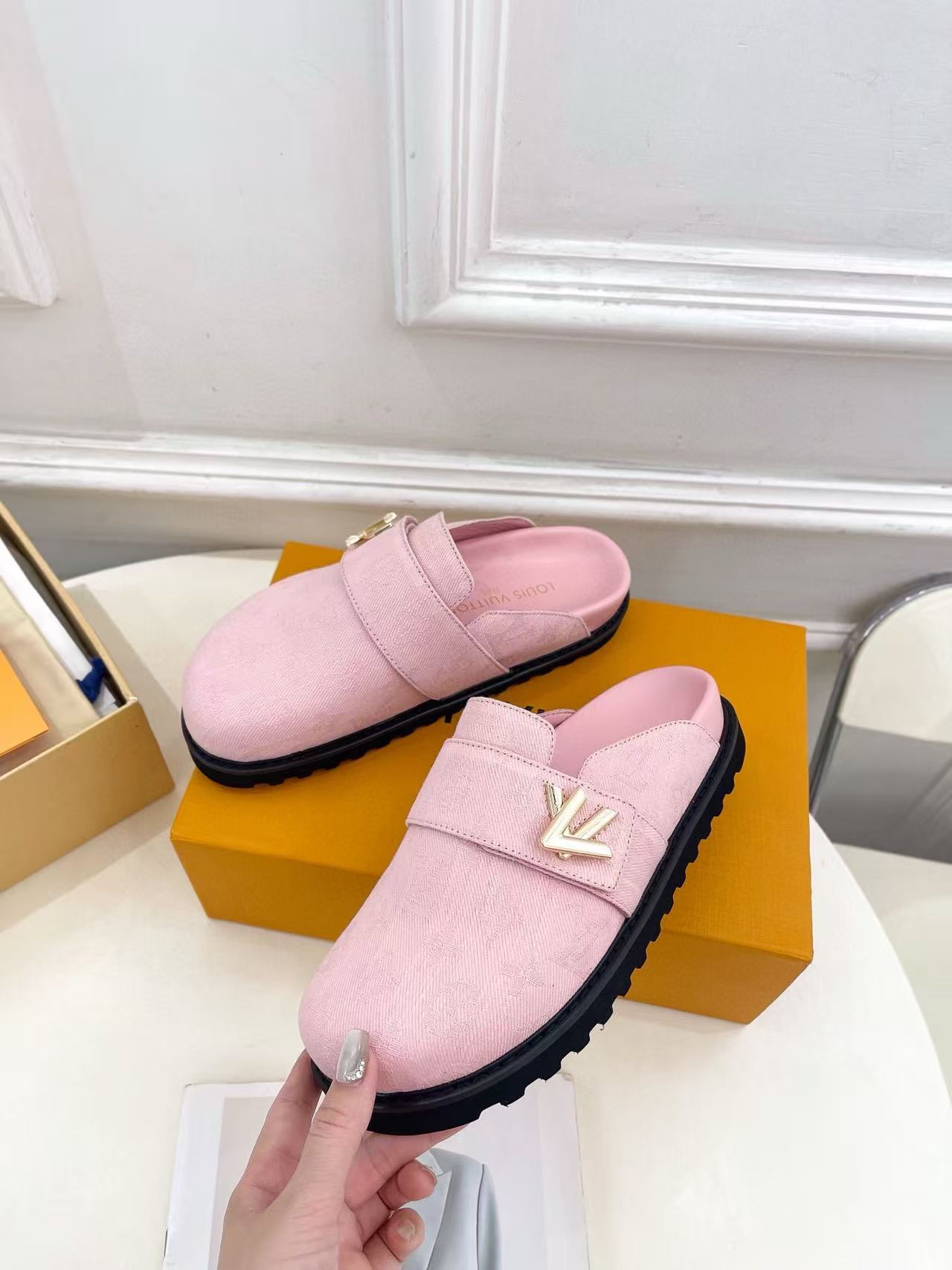 LVの高品質プリントスリッパ【50％割引+送料無料】