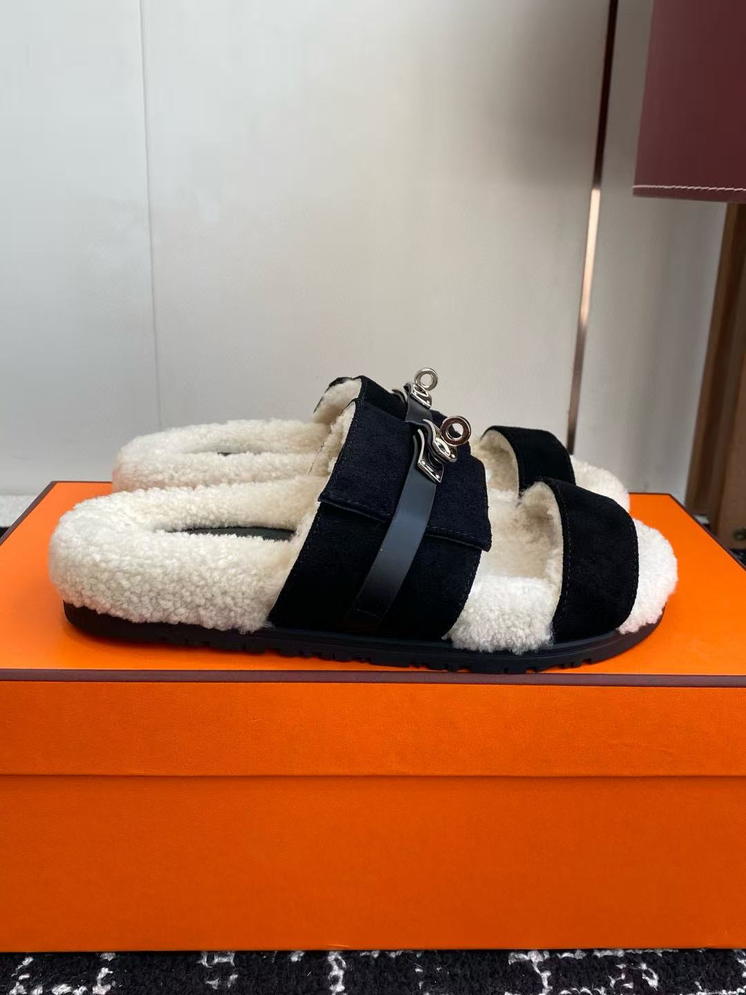 HERME5の高品質な秋冬用ラムウールスリッパ【50％割引+送料無料】