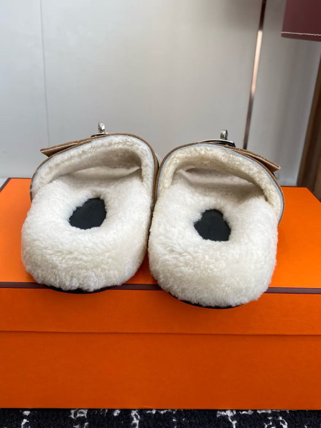 HERME5の高品質な秋冬用ラムウールスリッパ【50％割引+送料無料】