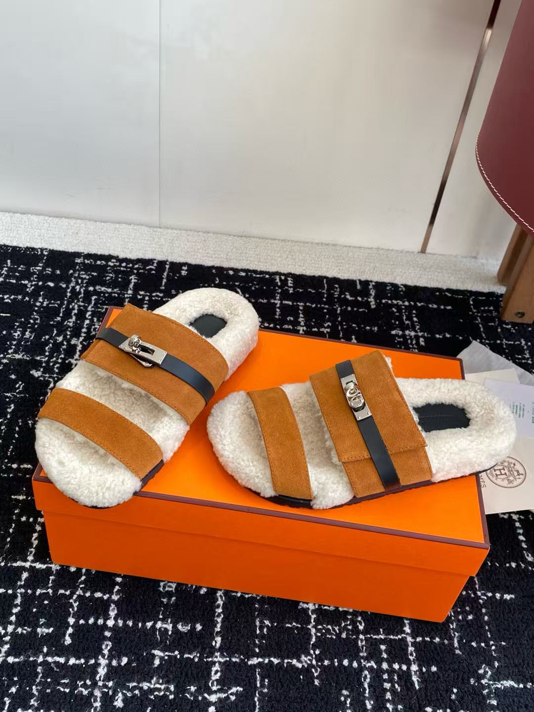 HERME5の高品質な秋冬用ラムウールスリッパ【50％割引+送料無料】