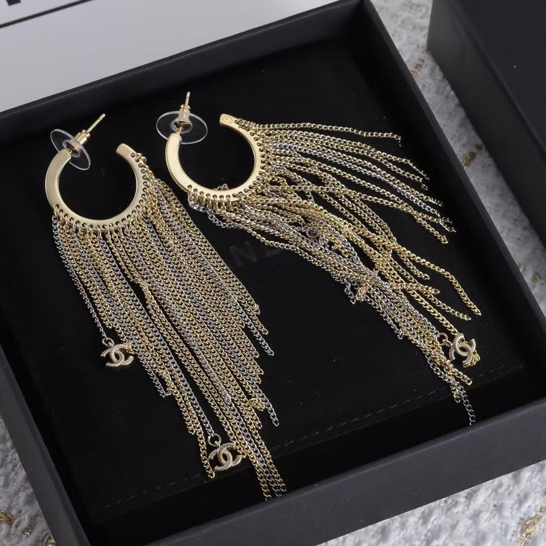 CHANE1 ダブルC タッセルイヤリング【50％割引+送料無料】