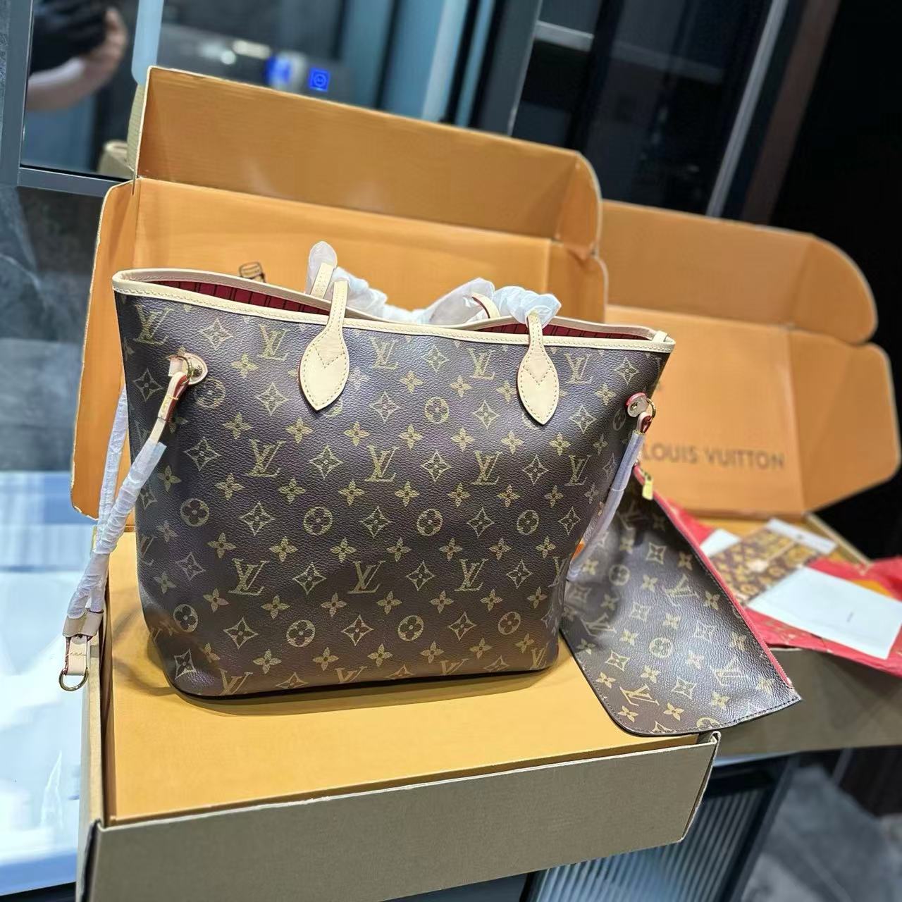 LVプリントのショッピングバッグ【50％割引+送料無料】